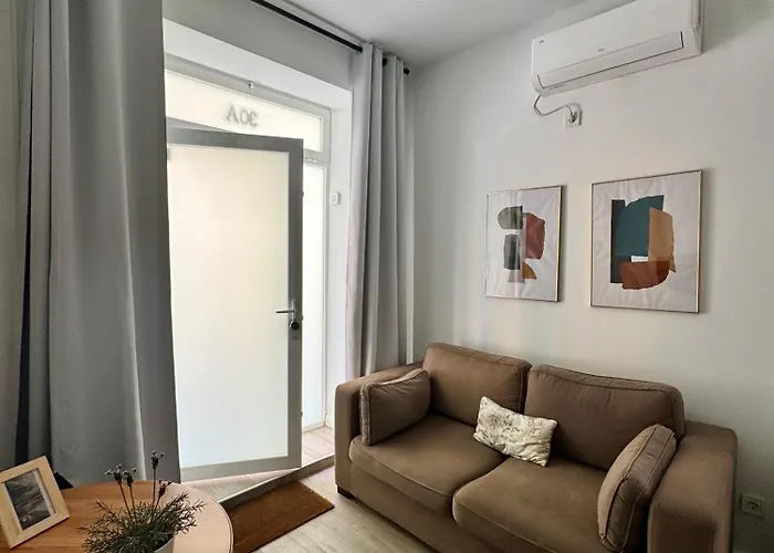 AR Lavapiés acogedor apartamento con patio